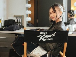 6 Gaya Edgy NIKI Jadi Artis Indonesia Pertama Tampil di Jimmy Kimmel Live!