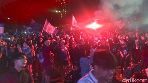 Nobar Persib vs Madura United di depan Gedung Sate, Kota Bandung.