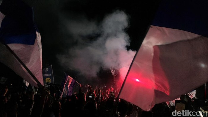 Nobar Persib vs Madura United di depan Gedung Sate, Kota Bandung.