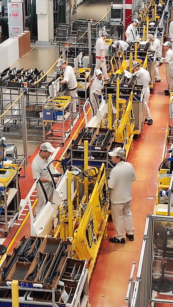 Nama besar GAC AION mungkin belum terlalu familiar di Indonesia. Wajar karena produsen asal China ini memang baru memulai jejaknya di Indonesia.