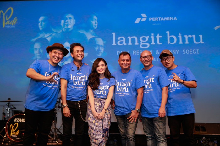 Padi Reborn Padi Reborn merilis single baru Langit Biru. Mereka menggaet penyanyi Fanny Soegi untuk berkolaborasi di lagu ini.