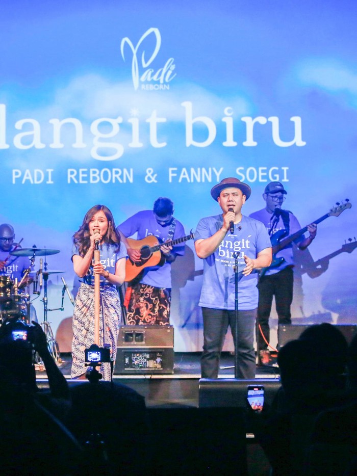 Padi Reborn Padi Reborn merilis single baru Langit Biru. Mereka menggaet penyanyi Fanny Soegi untuk berkolaborasi di lagu ini.