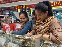 Pedagang DTC Surabaya Harap Kasus Emas Antam Palsu Tak Pengaruhi Penjualan