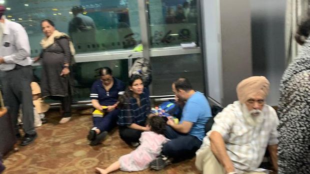 Penumpang pesawat Air India pingsan tertahan di kabin tanpa AC