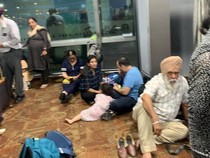 Delay 20 Jam, Penumpang Pingsan di Kabin Pesawat Tanpa AC