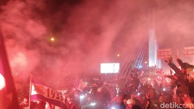 Potret Bandung Menyala Kala Persib Bandung Juara!