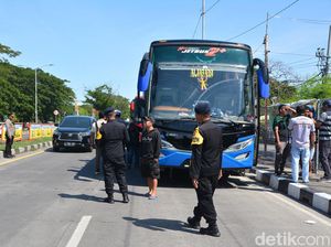 7 Bus Suporter Persib Dipulangkan dari Suramadu, Polisi Kawal hingga Tol