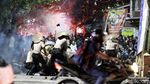 Potret Kericuhan di Suramadu Usai Laga Madura United vs Persib