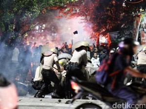Ricuh di Suramadu Usai Final Liga 1, 18 Orang Jadi Tersangka