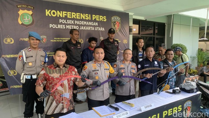 Polisi menangkap pelaku tawuran antar gansgter di Kampung Bandan, Jakarta Utara.
