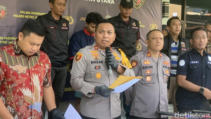 Polisi menangkap pelaku tawuran antar gansgter di Kampung Bandan, Jakarta Utara.