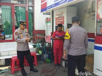 Maling Sikat Tas di SPBU Klaten Terekam CCTV