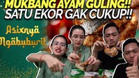 Memiliki hubungan yang serius dengan Sarah, keduanya sering buat konten mukbang di YouTube. Salah satunya saat makan ayam guling satu ekor. Foto: Azriel Hermansyah/YouTube