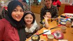 Potret Azriel Hermansyah Saat Makan di Warung Pecel Lele
