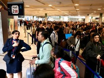 Potret Penumpukan Penumpang Akibat Layanan Kereta London-Paris Gangguan