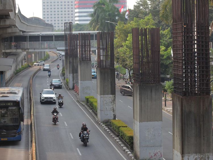 Menanti Babak Baru Nasib Tiang Monorel Mangkrak