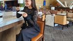 Kulineran Usai Konser, Rossa saat Cicip Kue dan Ngopi di Paris
