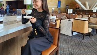 Bahkan setiap kali mengadakan konser di berbagai daerah, pelantun “Terlanjur Cinta” tersebut mengaku wajib harus mencicipi kuliner di sana. Foto: Instagram @itsrossa