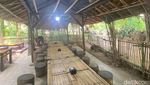Cicip Pecak Gurame yang Nendang Rasanya di RM Bale Betawi