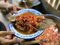 Cicip Pecak Gurame yang Nendang Rasanya di RM Bale Betawi