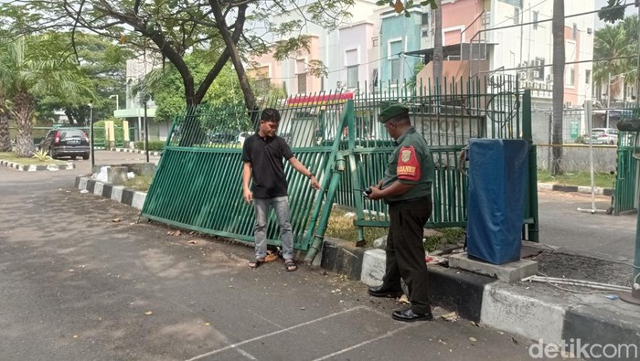 Saksi cerita detik-detik pemotor tewas usai dihantam mobil dengan kecepatan tinggi di Jalan Taman Grisenda, Penjaringan, Jakarta Utara (Jakut) (Taufiq S/detikcom)