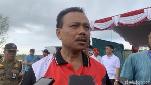 Sekda Provinsi Bali Dewa Made Indra di Mangrove Arboretum Park, Pendungan, Denpasar, Jumat (31/5/2024). (Rizki Setyo/detikBali)