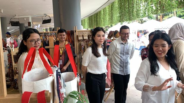 Semasa Piknik di Lapangan Banteng