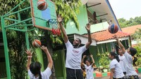Grant Wiliams yang berposisi sebagai power forward di Charlotte Hornets berpesan kepada siswa agar jangan mudah menyerah dan tidak malu jika gagal dalam melakukan sesuatu.  