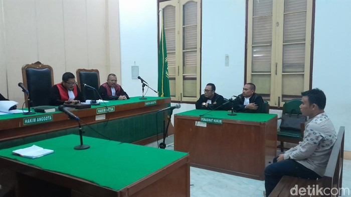 Sidang putusan atas terdakwa Bawaslu Medan nonaktif Azlansyah Hasibuan di PN Medan