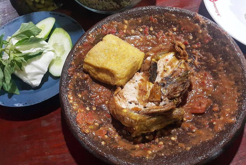 Warung Pecel Lele 'Ndeso'Hits, Ini 5 Rekomendasi Pecel Lele Enak di Jakarta