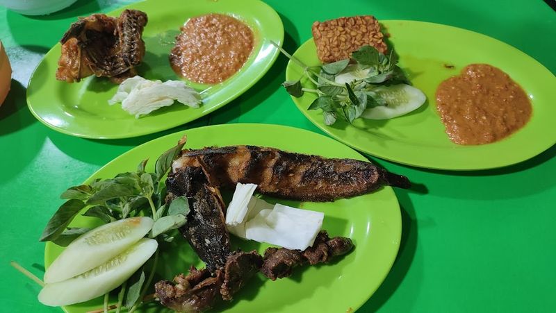 Warung Pecel Lele 'Ndeso'Hits, Ini 5 Rekomendasi Pecel Lele Enak di Jakarta