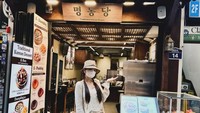 Angel Karamoy sering membagikan kabar terbaru dirinya lewat Instagram. Pemilik lebih dari 2,4 juta followers ini juga sering mengunggah momen kulineran. Foto: Instagram @realangelkaramoy