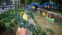 Dinas Pariwisata Kota Tangerang kembali membuka destinasi wisata perahu secara gratis bersamaan dengan naiknya debit air di Kali Cisadane usai mengalami kekeringan beberapa waktu lalu untuk menjadi alternatif wisata bagi masyarakat. 
