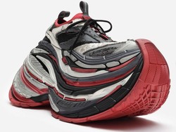 Balenciaga Lanjutkan Tren Ugly Sneakers, Kini dengan Sol 16 Cm