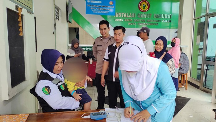 Bayi korban KDRT ayahnya di Probolinggo diperiksa kesehatannya