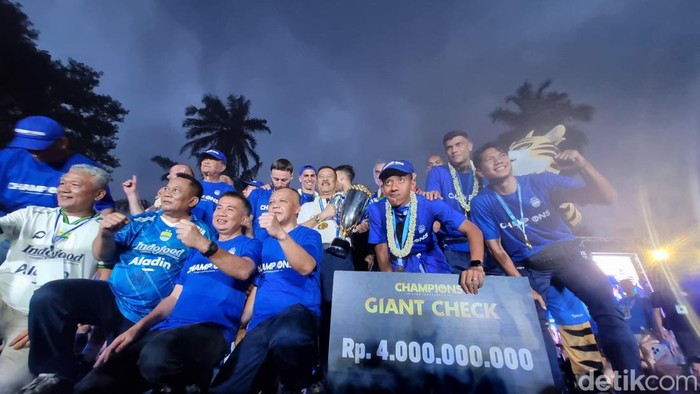 Bey Machmudin saat merayakan gelar juara Persib Bandung