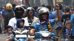 Potret Lautan Biru Bobotoh Persib di Gerbang Kota Bandung