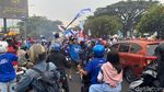 Potret Lautan Biru Bobotoh Persib di Gerbang Kota Bandung