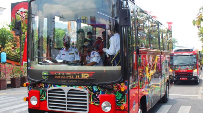 Bus Wisata Madiun Mabour.