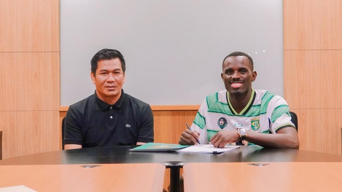Flavio Silva saat tanda tangan kontrak bersama sang agen