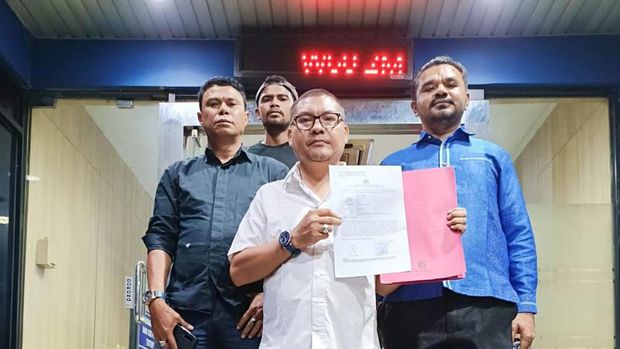 Forum Pemuda NTT melaporkan akun selebgram @psychedelisha terkait dugaan rasisme dan ujaran kebencian ke Polda Metro Jaya, Jumat (31/5/2024).