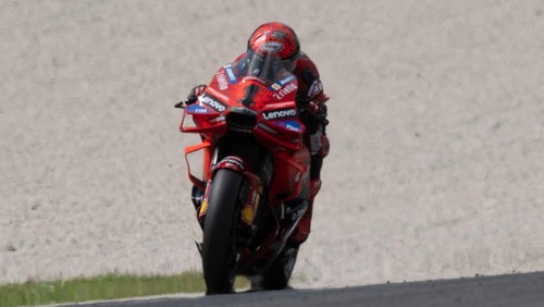 SCARPERIA, ITALY - MAY 31: Francesco Bagnaia of Italy and Ducati Lenovo Team heads down a straight during the MotoGP Of Italy - Free Practice at Mugello Circuit on May 31, 2024 in Scarperia, Italy. (Photo by Mirco Lazzari gp/Getty Images)