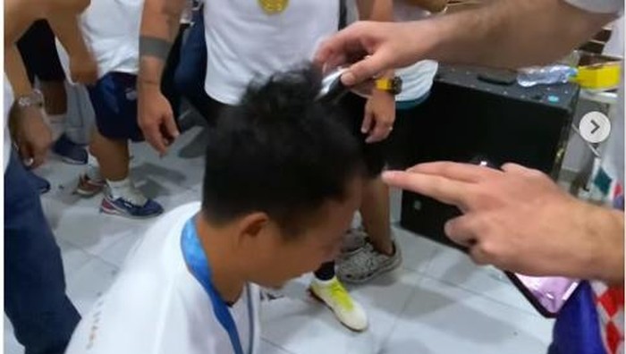 I Made Wirawan penuhi janji gunduli kepala jika Persib juara Liga 1.