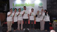 Dewan Penasehat Fasih, Romzi Ahmad dan CEO PT Halal Digital Internasional  (Halalin), Yuliana Zahara Mega melakukan peresmian Forum Santri Untuk Industri Halal, Jakarta,  Sabtu (1/6/2024).