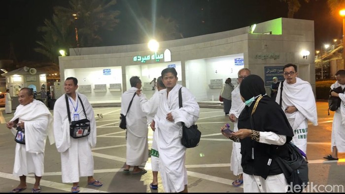 Jemaah haji Indonesia yang tengah ambil miqat di Tan’im, Masjid Aisyah, Kamis malam (30/5/2024)