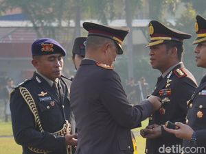 Kapolresta Sidoarjo Terima Pin Emas Kapolri di Hari Lahir Pancasila