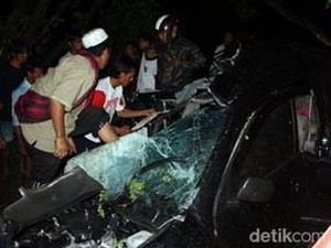 Tragedi Truk Kontainer Tabrak 2 Mobil-Motor Tewaskan 10 Orang di Pasuruan