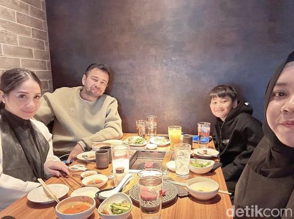 Keseruan Mba Lala, Pengasuh Rafathar Saat Makan Bareng Raffi Nagita
