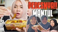 Mba Lala hobi kulineran cicip jajajanan unik salah satunya saat coba rujak premium ini yang rasanya pedas. Foto: Instagram/YouTube @shela_lala96