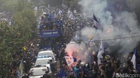 Ada juga ikon Persib Prabu juga ikut naik di atas Bandros. Dalam laga final Leg 2 Championship Series Liga 1 2023/2024, Persib berhasil mengalahkan Madura United dengan agregat skor 6-1.